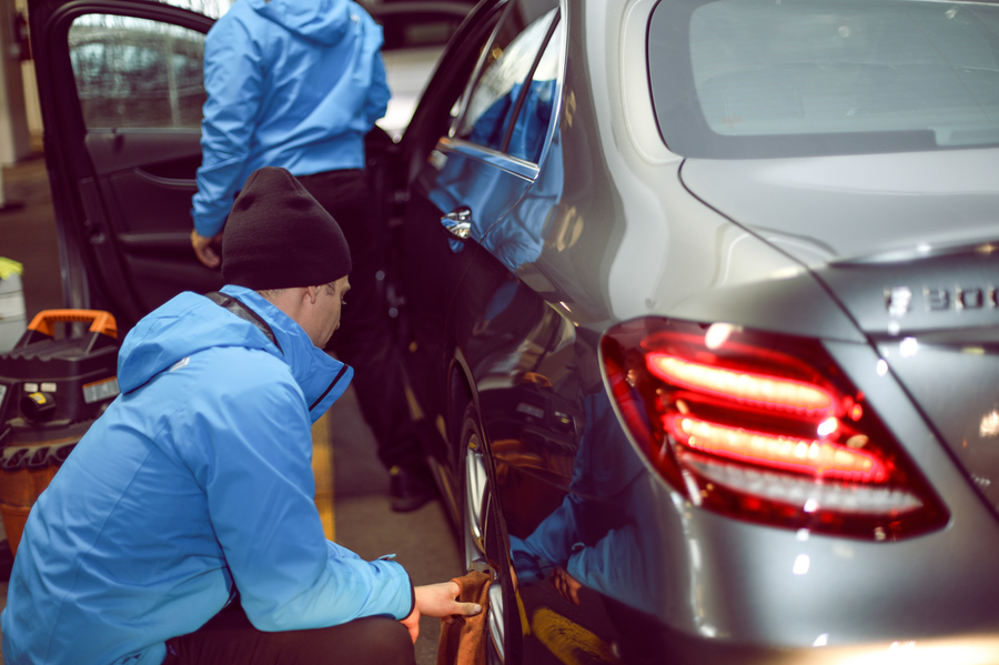 A Citrin porter inspecting a vehicle